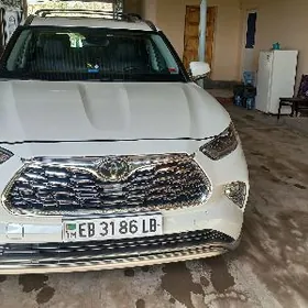 Toyota Highlander 2021