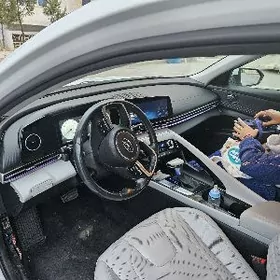 Hyundai Elantra 2023