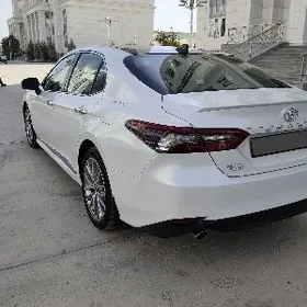 Toyota Camry 2021