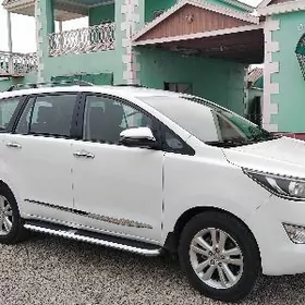Toyota Innova 2021