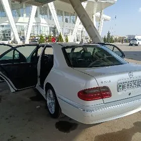 Mercedes-Benz E320 2000