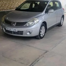 Nissan Versa 2011