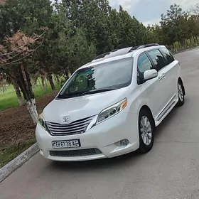Toyota Sienna 2016