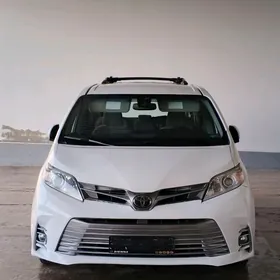 Toyota Sienna 2018