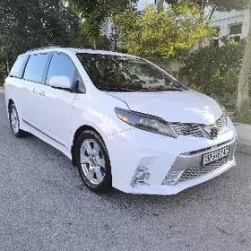 Toyota Sienna 2019