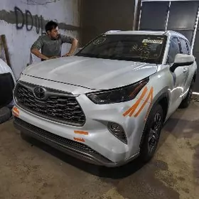 Toyota Highlander 2023