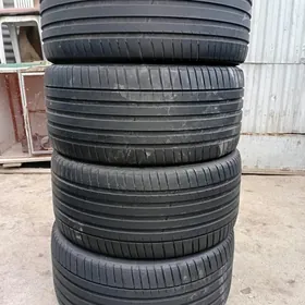295/35R 21 MICHELIN