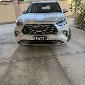 Toyota Highlander 2021