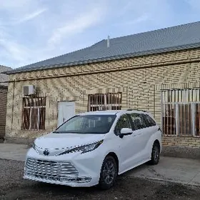 Toyota Sienna 2024