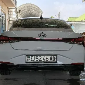 Hyundai Elantra 2022