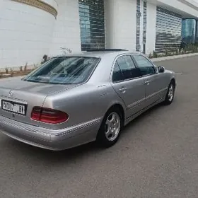 Mercedes-Benz E320 2001