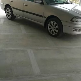 Toyota Avensis 1999