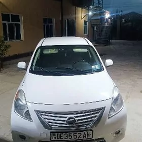 Nissan Versa 2012