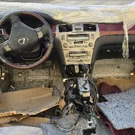 Leksus 330 (2005) morda