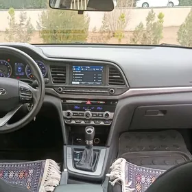 Hyundai Elantra 2020