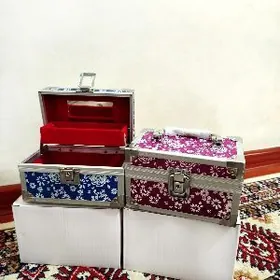 Gyzyl salynýan sandyk