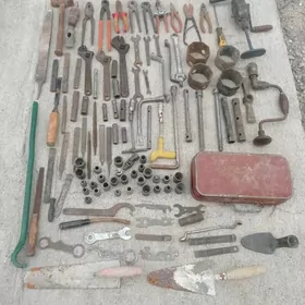 инструменты и точильный камень