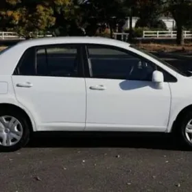 Nissan Versa 2011