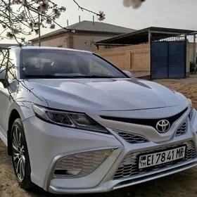 Toyota Camry 2021