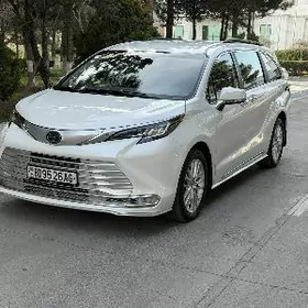Toyota Sienna 2022