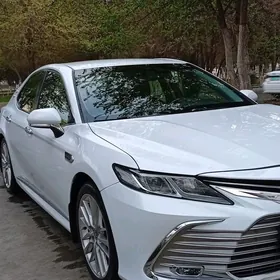 Toyota Camry Hybrid 2021