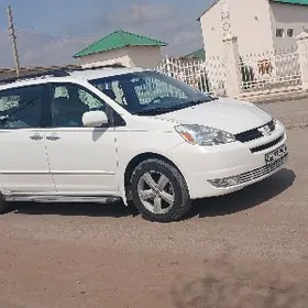 Toyota Sienna 2004