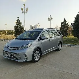 Toyota Sienna 2016