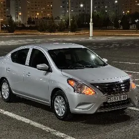 Nissan Versa 2016