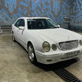 Mercedes-Benz E320 2001