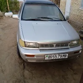 Mitsubishi Chariot 1994