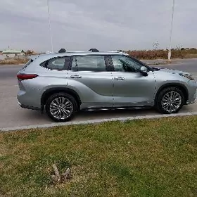 Toyota Highlander 2021