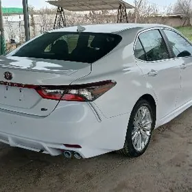 Toyota Camry 2021