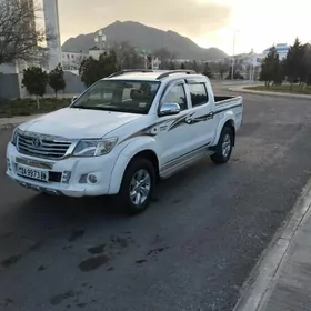 Toyota Hilux 2013