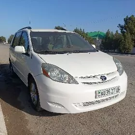 Toyota Sienna 2004