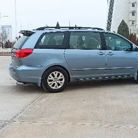 Toyota Sienna 2004