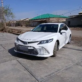 Toyota Camry Hybrid 2021