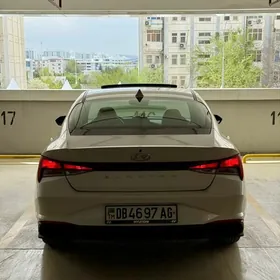Hyundai Elantra 2022