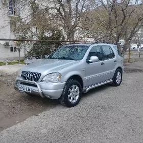 Mercedes-Benz ML55 AMG 2000