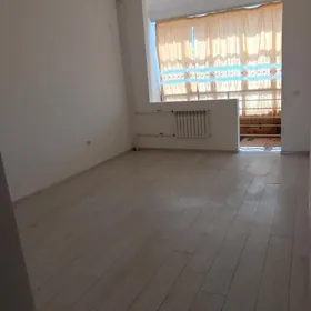 Satlyk elige eyesinden