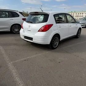 Nissan Versa 2012
