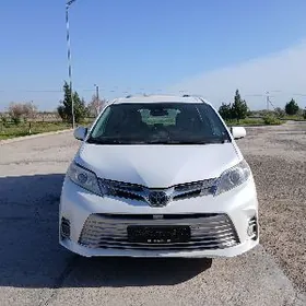 Toyota Sienna 2019