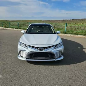 Toyota Camry 2021