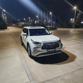 Toyota Highlander 2021