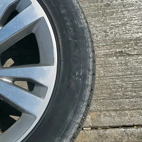 шины автомобильные 285/45R22