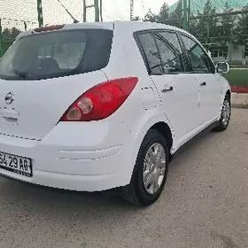 Nissan Versa 2010
