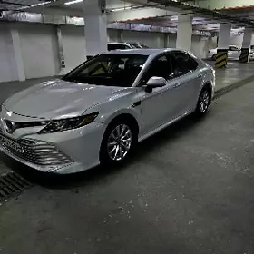 Toyota Camry 2018