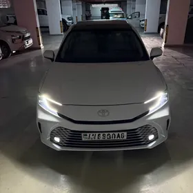 Toyota Camry Hybrid 2025