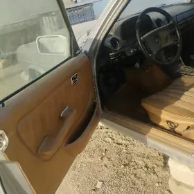 Mercedes-Benz 230E 1982