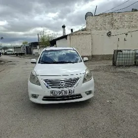 Nissan Versa 2011