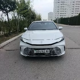 Toyota Camry 2025